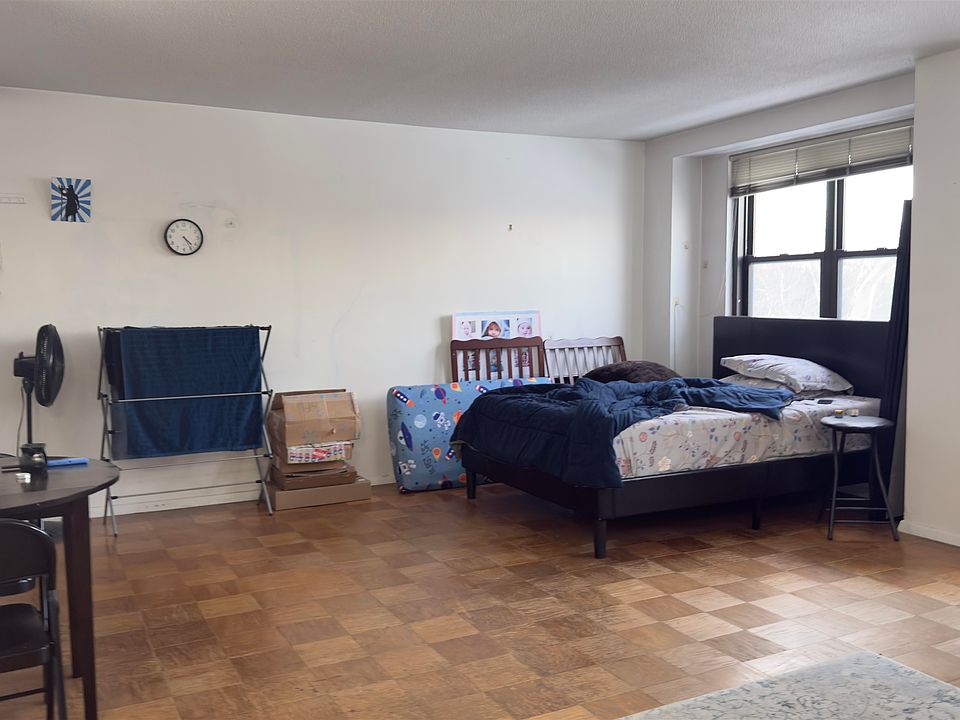 1st image of 201 Saint Pauls Ave APT 4P