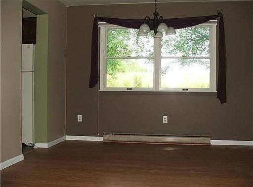 5th image of 200 Maple Dr