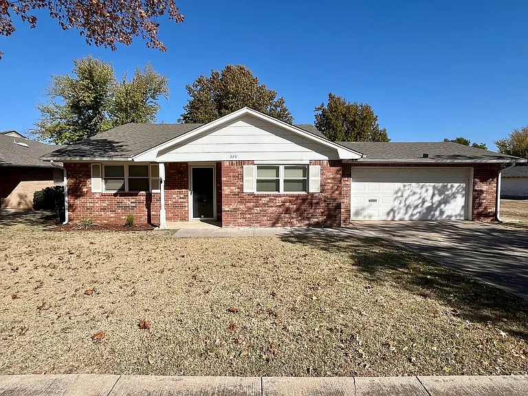 229 E Lincoln Ave — Photo 1