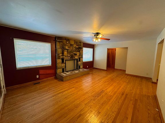 3rd image of 150 Sherwood Dr
