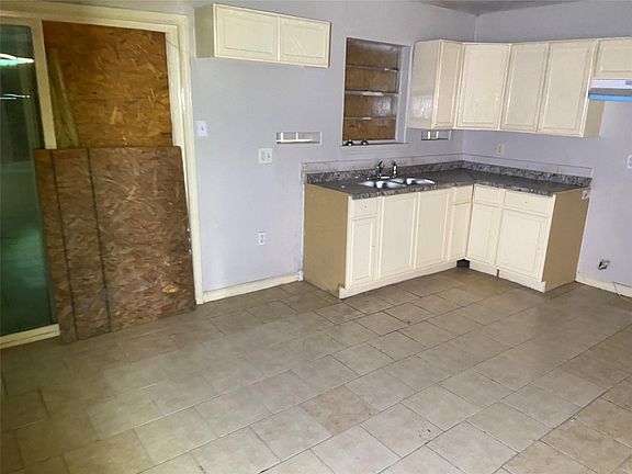 5th image of 3704 Seabrook St