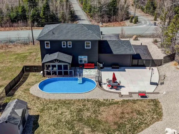 1465 McCabe Lake Dr, Halifax, NS B4E 0P5