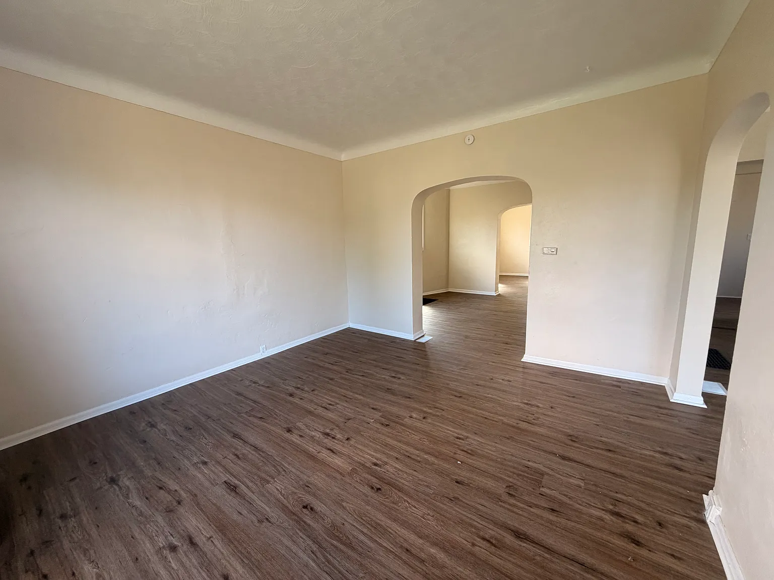 4 bed, 2001 sqft, $1,400 — Photo 4