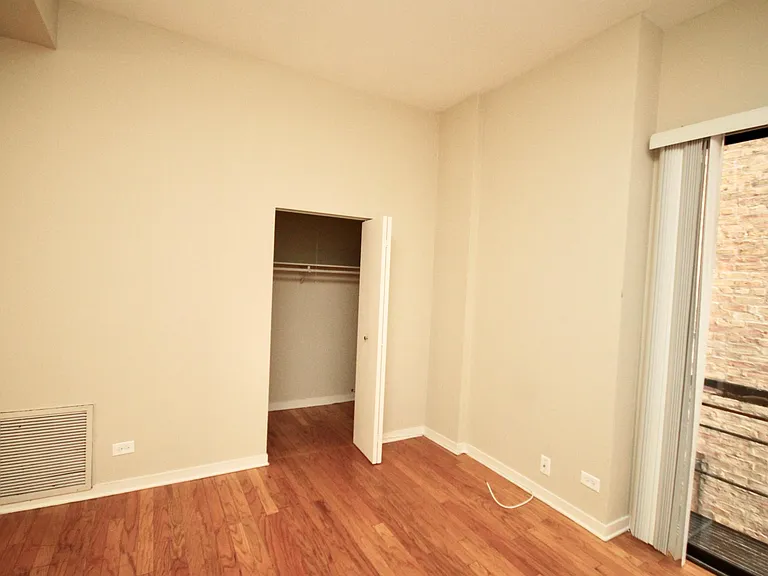 2310 N Clark St #2E — Photo 4