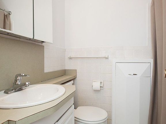 5th image of 101 W 12th St APT 4E