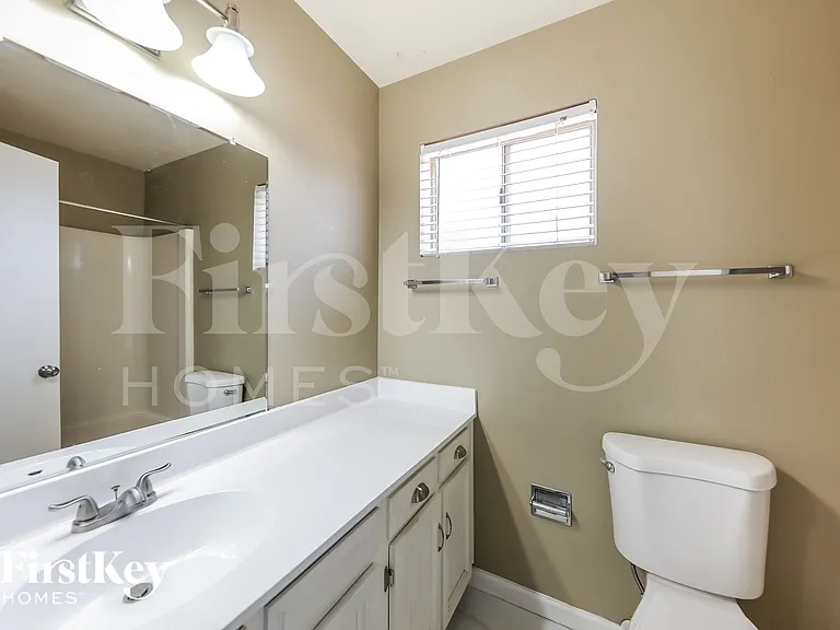 2915 W Danbury Dr — Photo 13