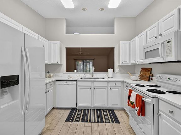 3rd image of 8907 SE 141ST LOOP