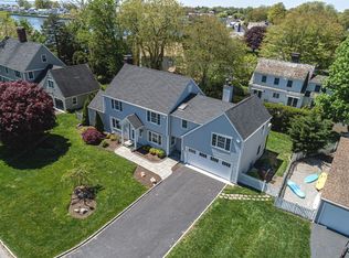 233 Davenport Dr, Stamford, CT 06902