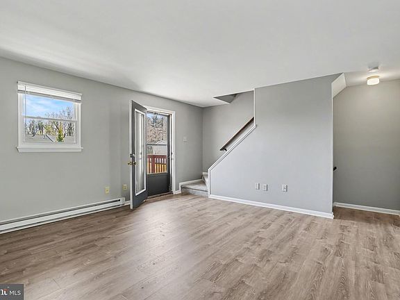 4th image of 18 Dartmouth Ct