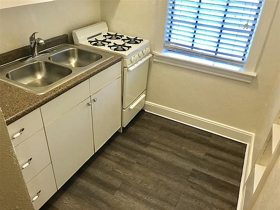 2nd image of 4400 Gaston Ave APT 17