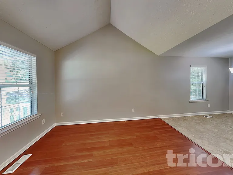 48 Halehaven Dr — Photo 3
