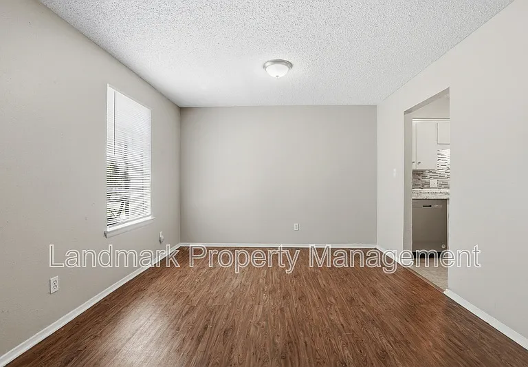 6811 Trail Lake Dr — Photo 8
