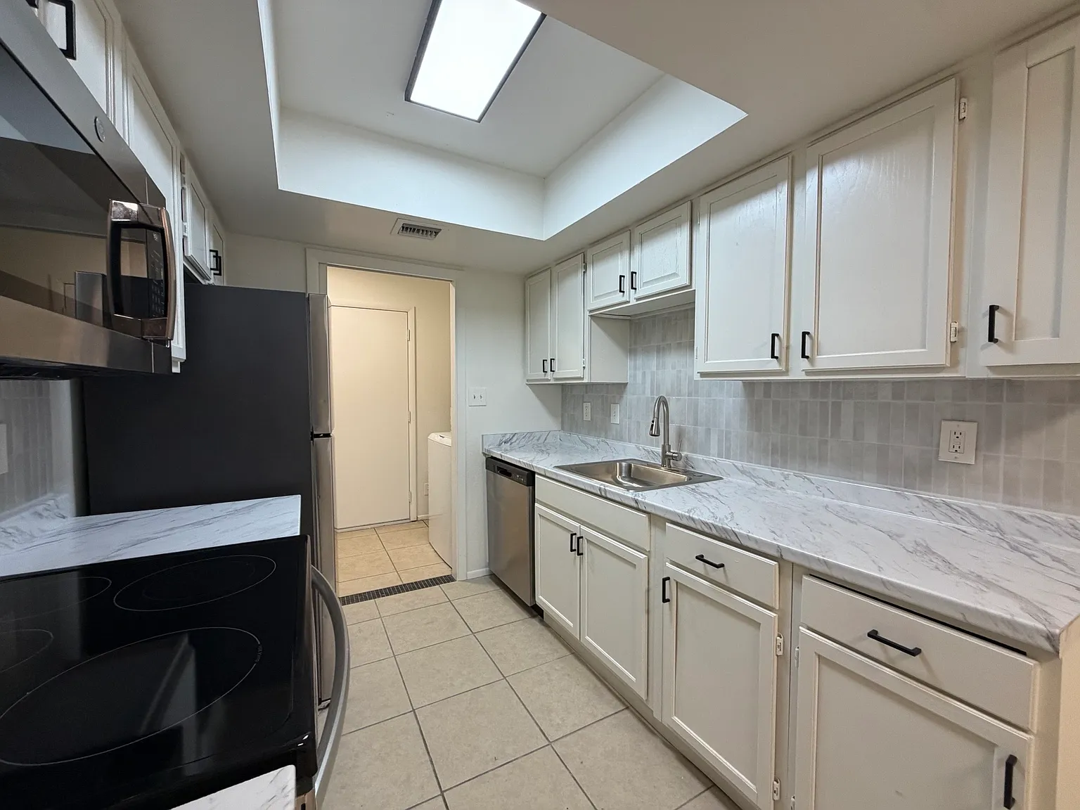 2 bed, 900 sqft, $1,350 — Photo 4