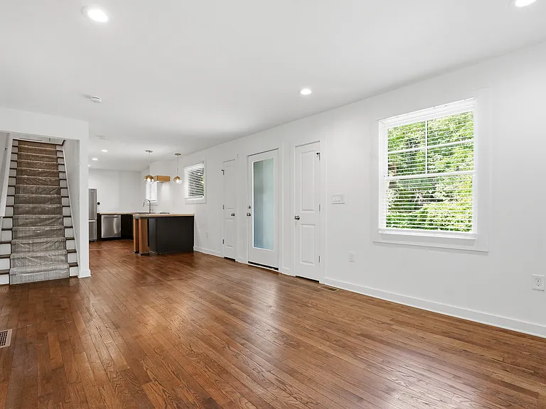 439 Oak Rd — Photo 3