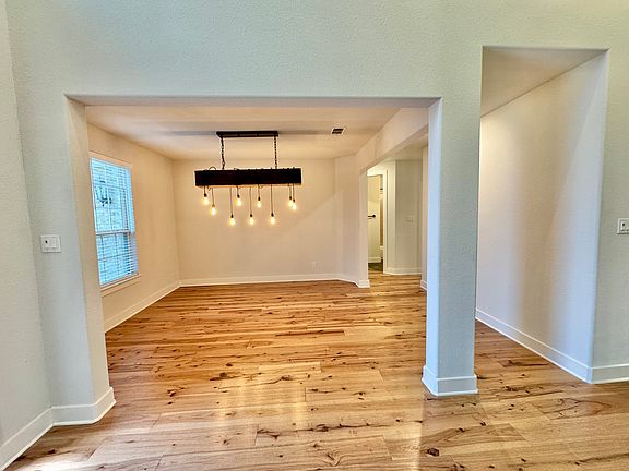3rd image of 1901 Rosemill Dr