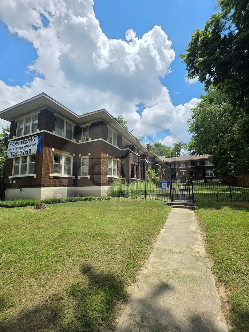 144 N. Belvedere — Photo 3