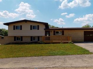 214 Pinewood Dr, Butler, PA 16001