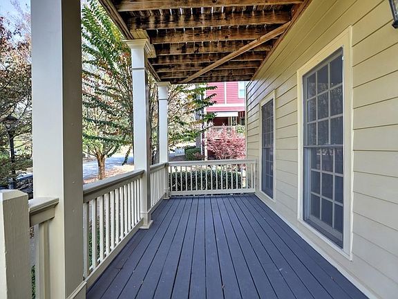 5th image of 975 Odessa Dr NW