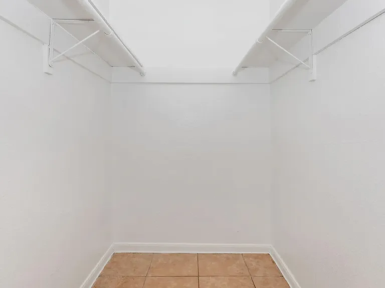 Ashley Square Apartments — Photo 59