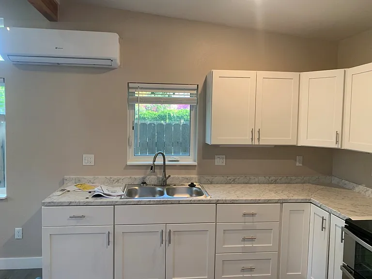 135 Vancouver Ave — Photo 10