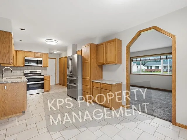 1915 Cypress Ln — Photo 5