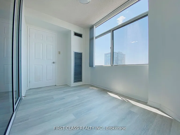 88 Alton Towers Cir #1101 — Photo 14