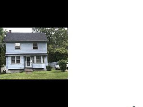 5047 Greenhurst Dr, Maple Heights, OH 44137 – 3-bedroom rental in Maple Heights