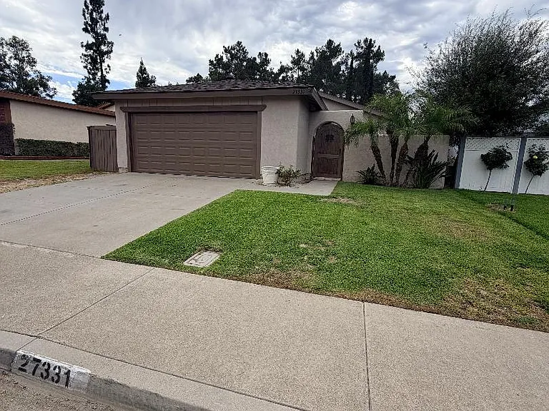 27331 Pinavete — Photo 1
