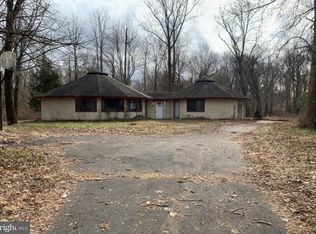 1102 Old York Rd, Burlington, NJ 08016