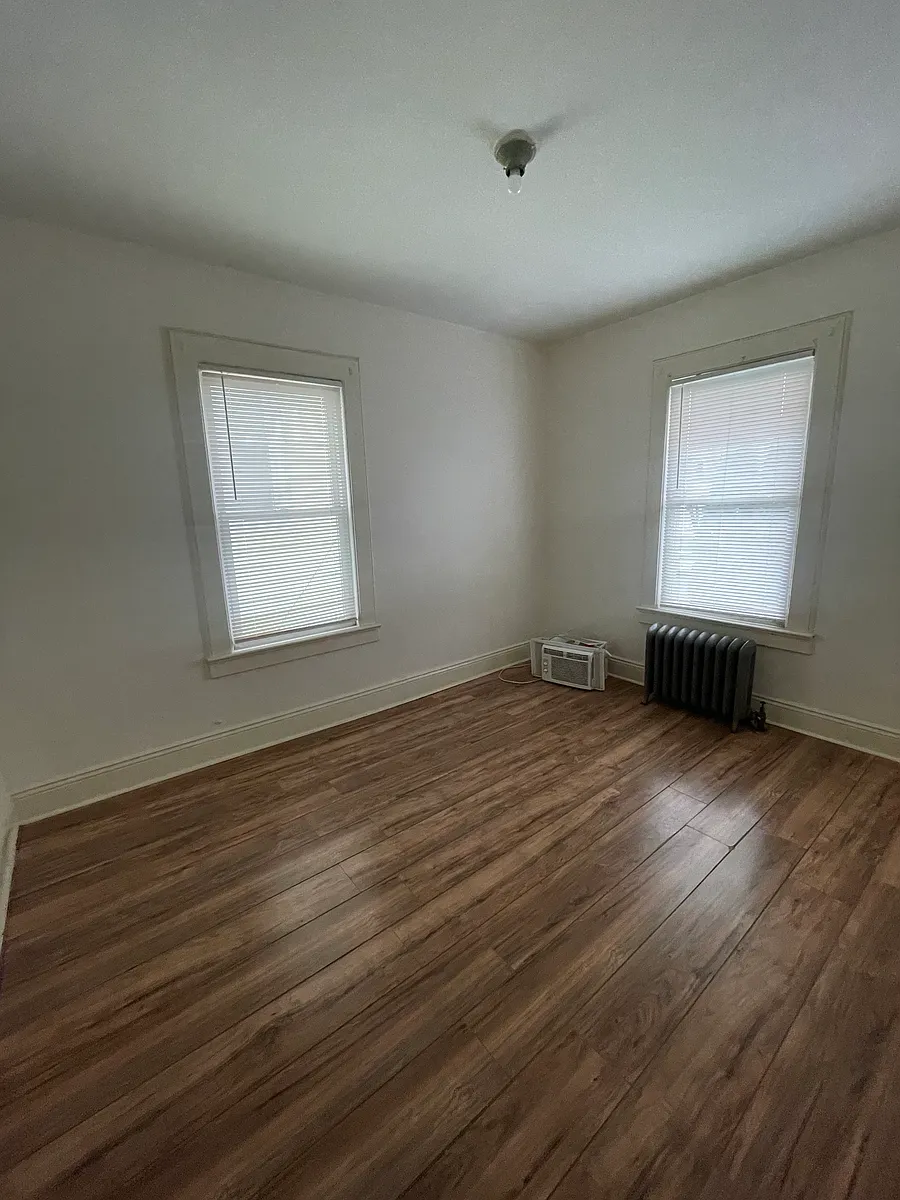 Building Photo - 642 Jefferson Ave #2