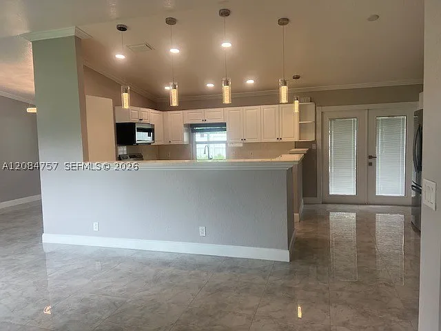 5 bed, 3.0 bath, 1960 sqft, $4,300 — Photo 3