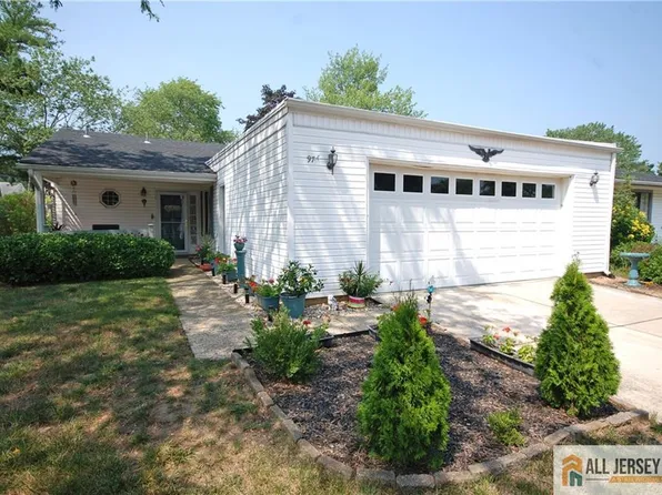 97 Salix Plz, Monroe Township, NJ 08831