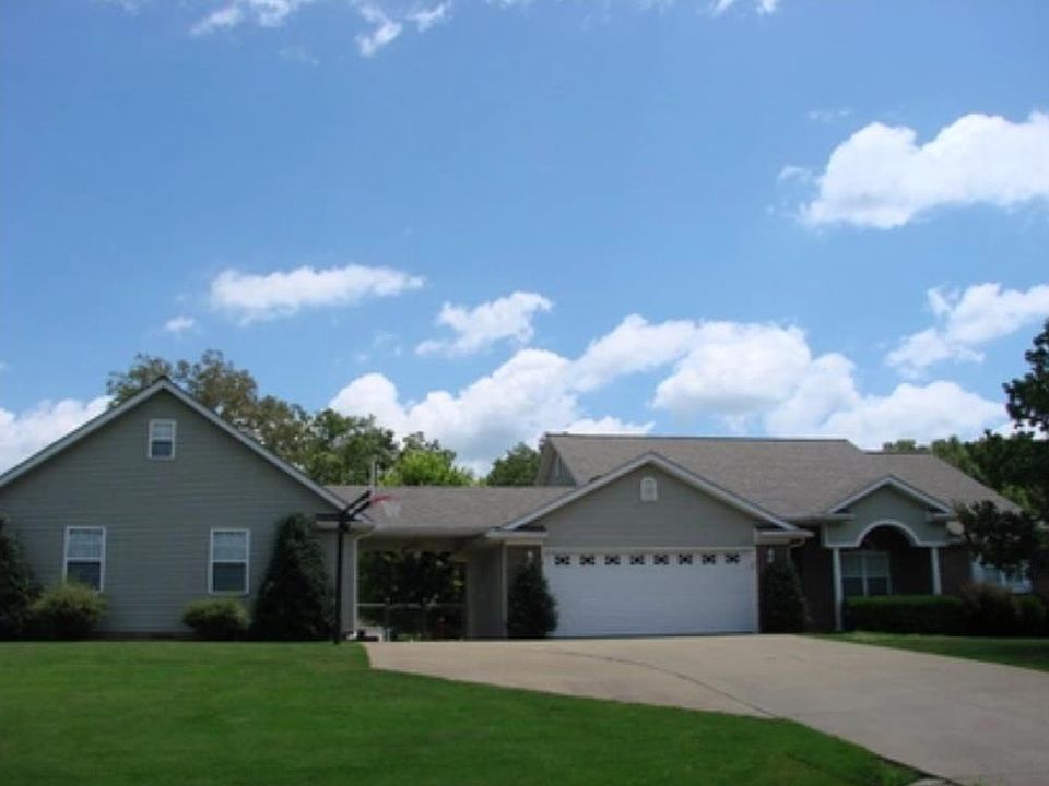 1st image of 615 Stillwater Dr