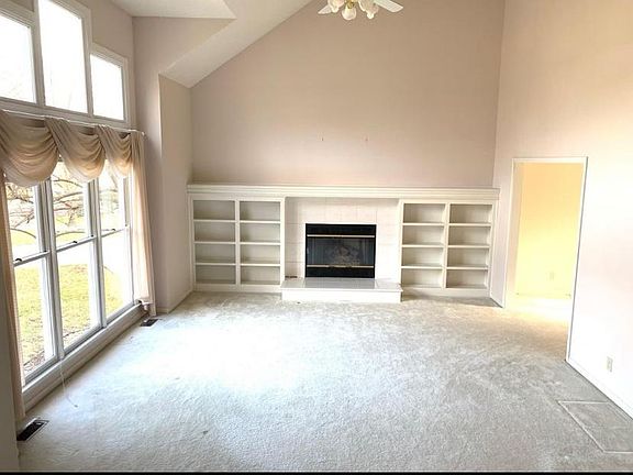 4th image of 10425 W 131st St