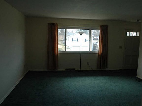 3rd image of 7108 Baribill Pl