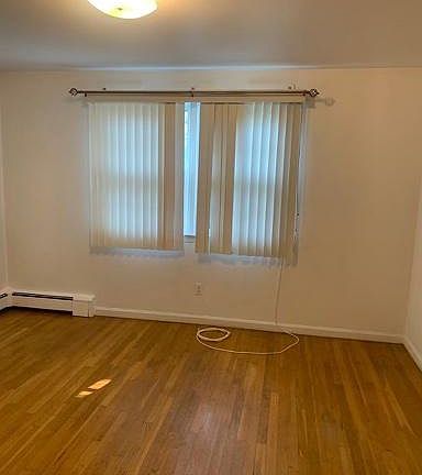 3rd image of 301 Rich Ave Floor 2