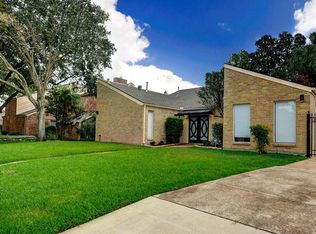 1607 Warwickshire Dr, Houston, TX 77077