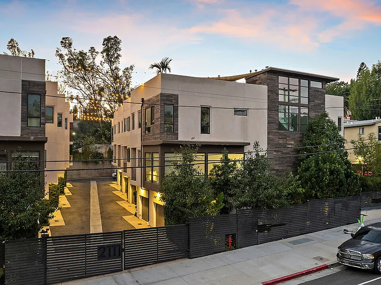 2111 N Cahuenga Blvd #1 — Photo 30