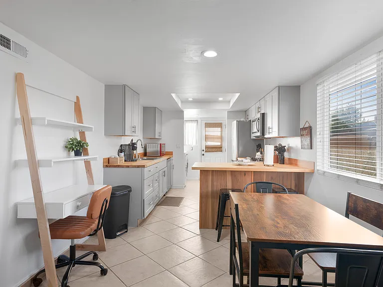 Sierra Ln — Photo 9