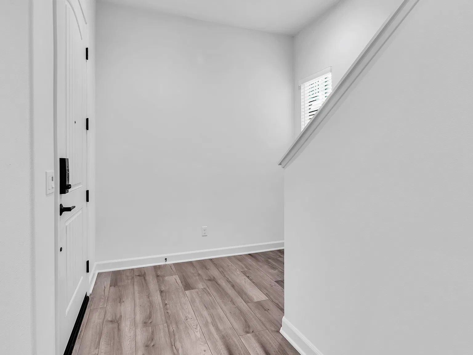 902 Slate St — Photo 4