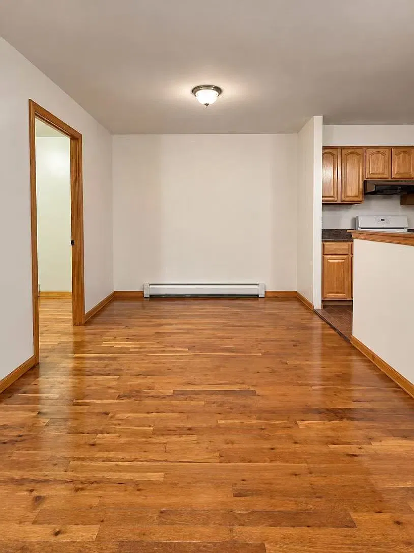 3 bed, 1300 sqft, $2,900 — Photo 2