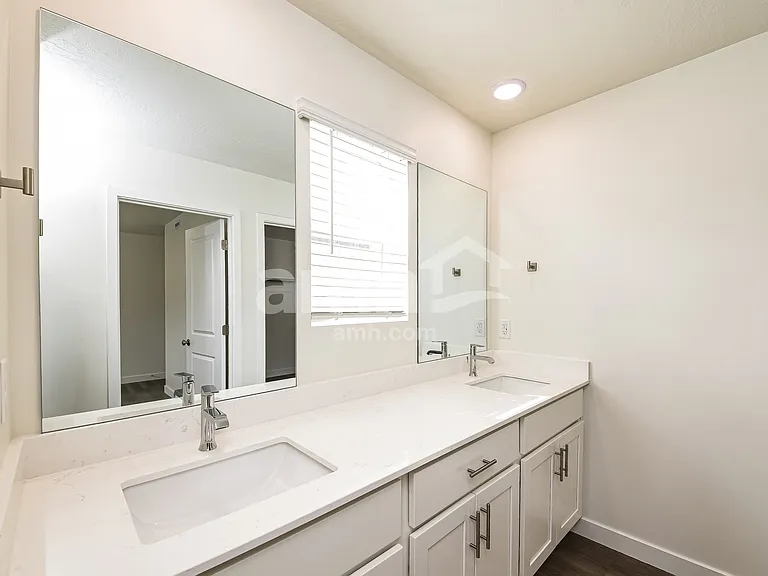 1272 W Mahogany St — Photo 10