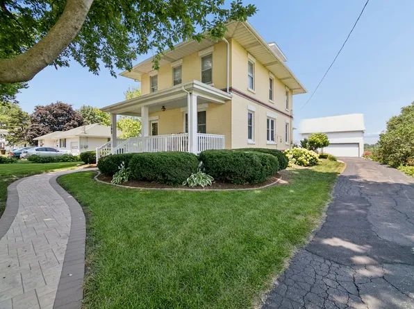 125 W 1st Ave, Clifton, IL 60927