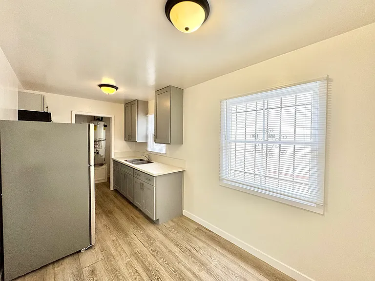 5059 W 20th St #7 — Photo 2
