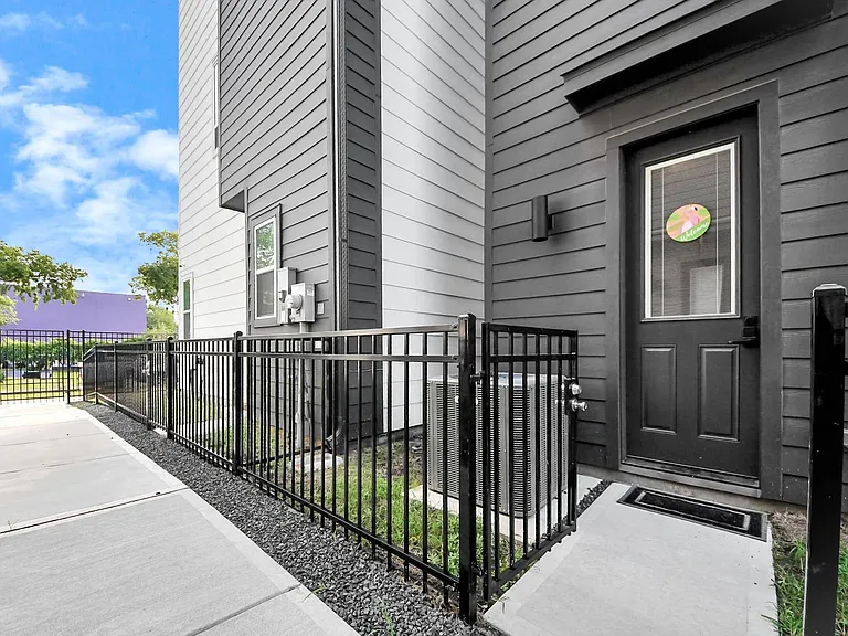 1104 Palmer St — Photo 35