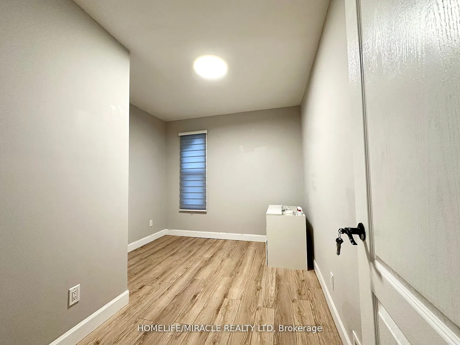 5 bed, $2,299 — Photo 3