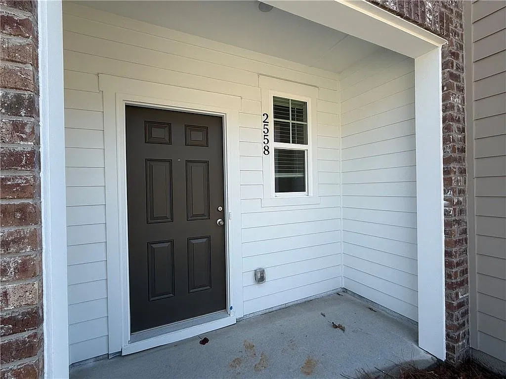 3 bed, 2.5 bath, 1421 sqft, $2,100 — Photo 2