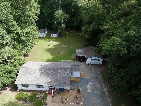 3rd image of 6394 Meadow Dr