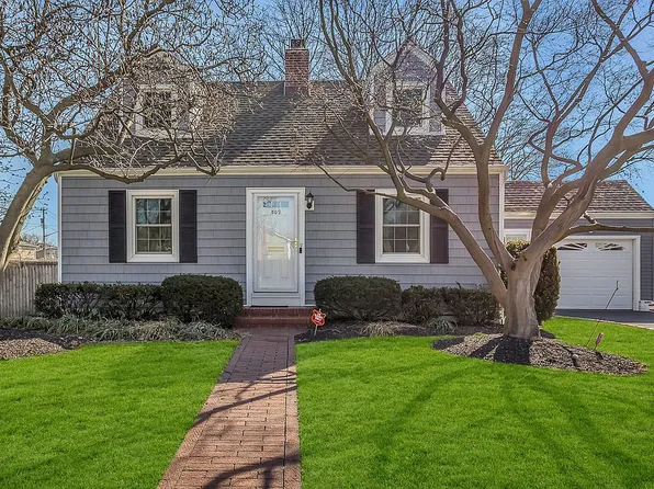 809 Jackson Ave, Lindenhurst, NY 11757