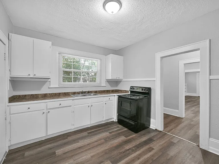 326 Basswood St — Photo 11